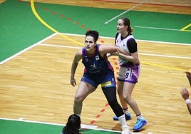 Victoria Michel pelea con la canadiense Odett Schlegl.