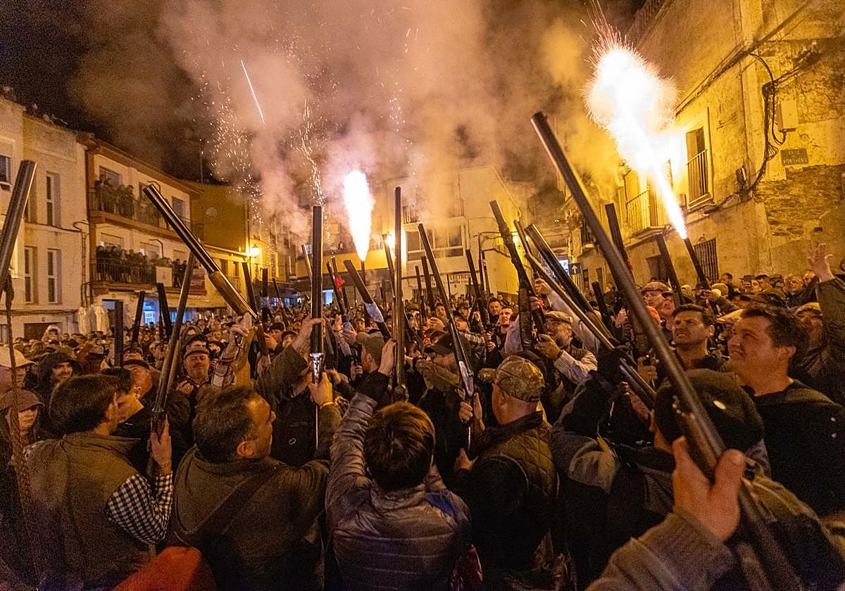 Las mejores imágenes de las fiesta de La Encamisá en Torrejoncillo