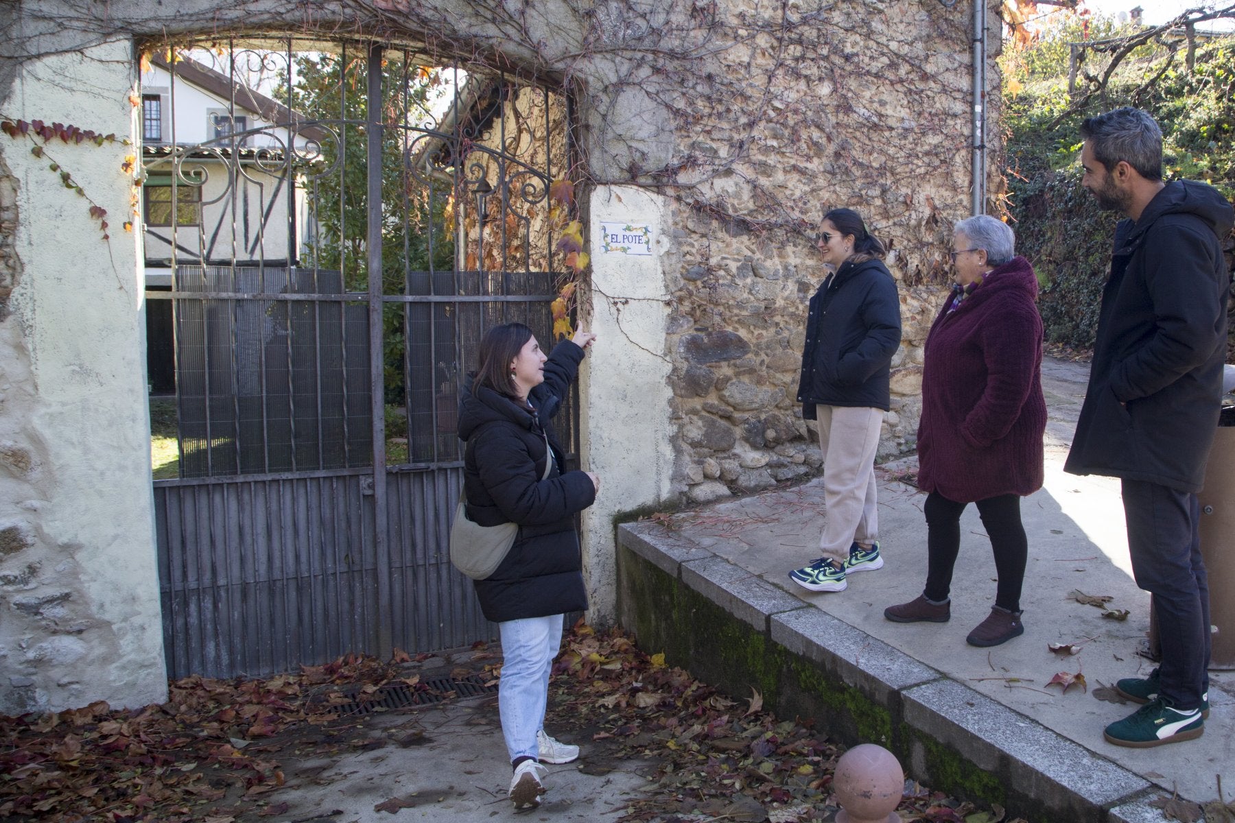 Guía turística en un escenario de 'El cuco de cristal'.