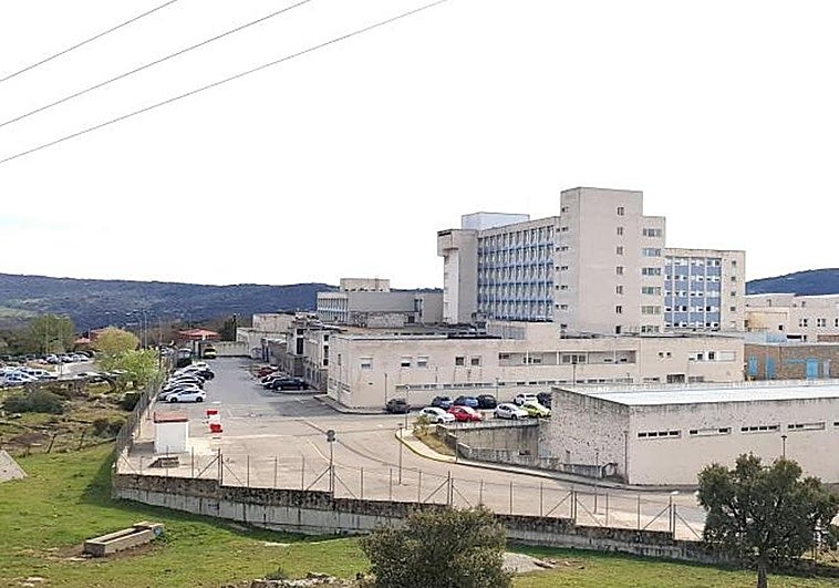 Cuatro heridos tras una colisión entre dos vehículos en la N-630, a la altura de Casas del Monte