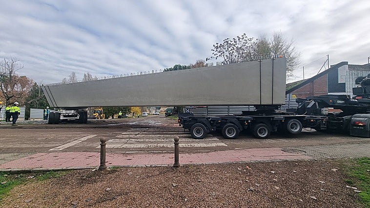 Coge forma el nuevo puente del tren sobre el Albarregas