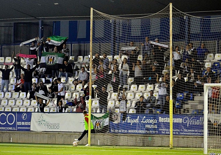 La racha del Mérida tira de su afición