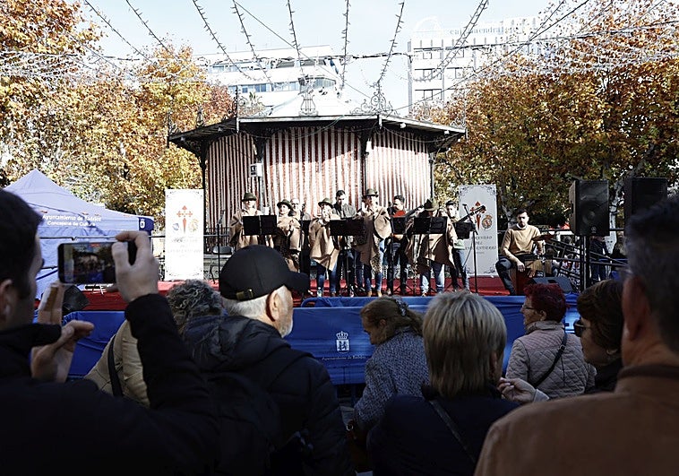 Hacia Belén va una burra cargada de solidaridad