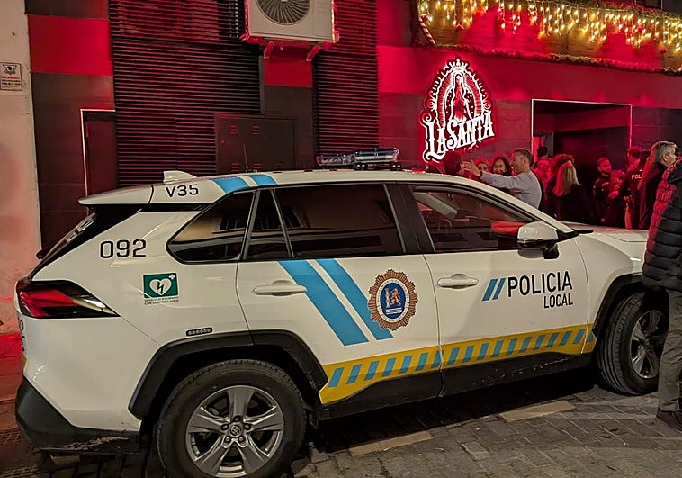 La Policía Local de Badajoz desaloja un local de copas por exceso de aforo