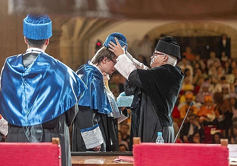 La UEx mantiene en sus nuevos estatutos la exigencia de ser catedrático para ser rector