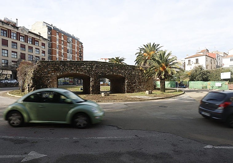 Reabre al tráfico la glorieta de San Francisco, en Cáceres, tras medio año cerrada por obras