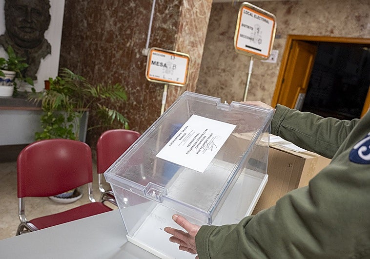 891.000 extremeños deciden hoy su futuro