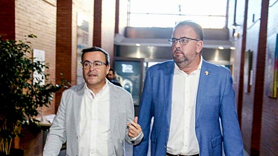 La debacle del PSOE le lleva a perder incluso en Villanueva de la Serena y Mérida
