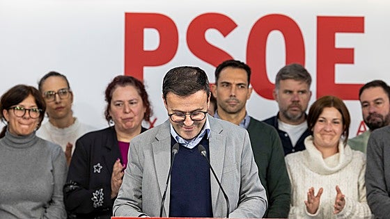 La pregunta que divide al PSOE: ¿Gallardo debe seguir como diputado en la Asamblea?