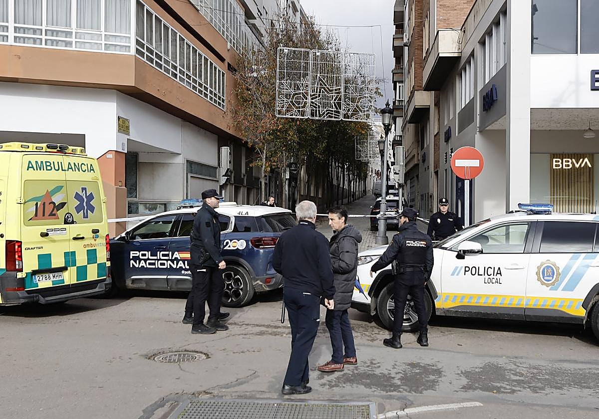 Falsa alarma por dos paquetes sospechosos «con cables visibles» que han obligado a desalojar la Diputación de Badajoz