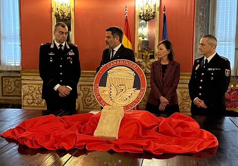 Un ara romana y un medallón visigodo, las piezas que Extremadura espera recuperar en 2026