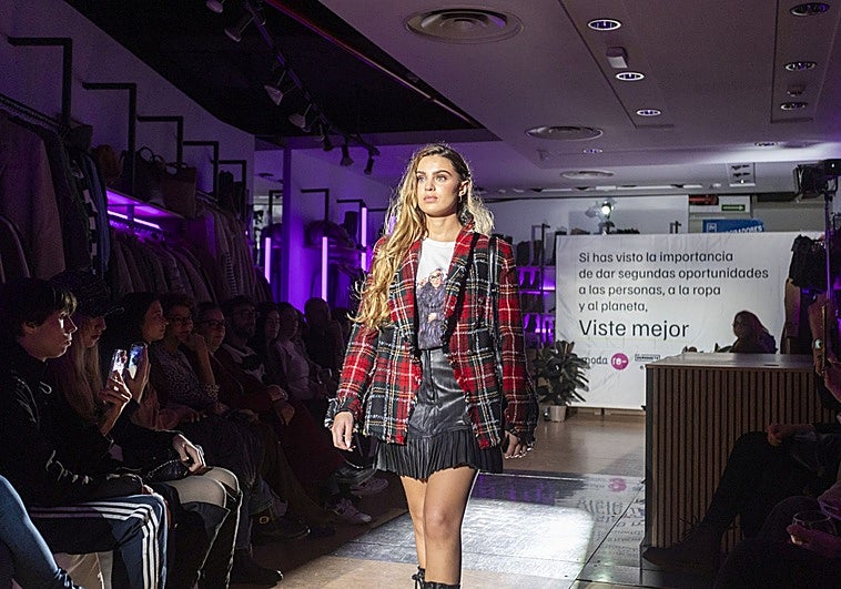 Calles que suenan y moda reciclable en Cáceres