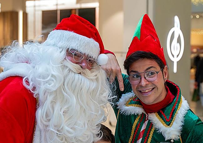Papé Noel y su elfo, en El Faro.