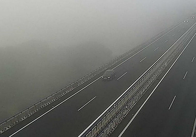 Cortes en varias carreteras extremeñas por la niebla
