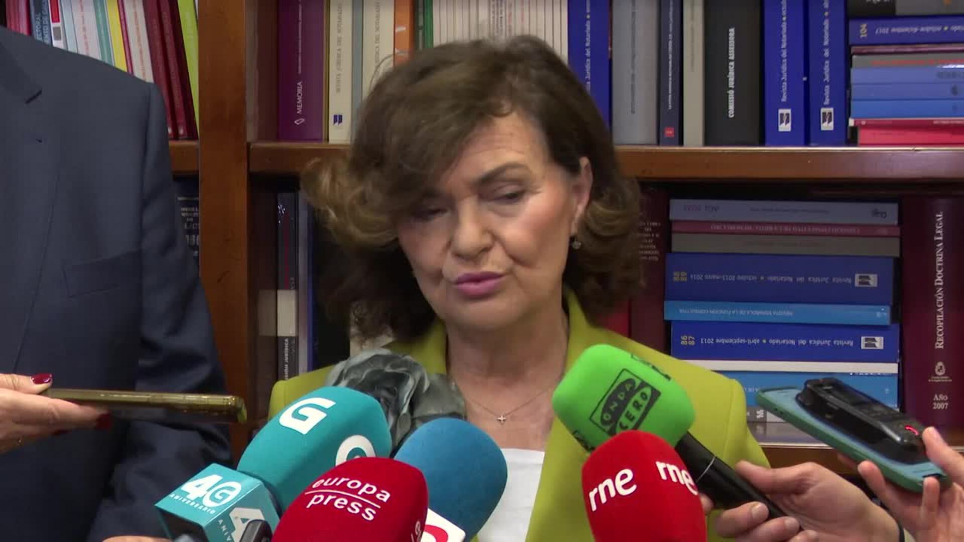 Carmen Calvo subraya que "nadie" debería ver sus mensajes privados publicados