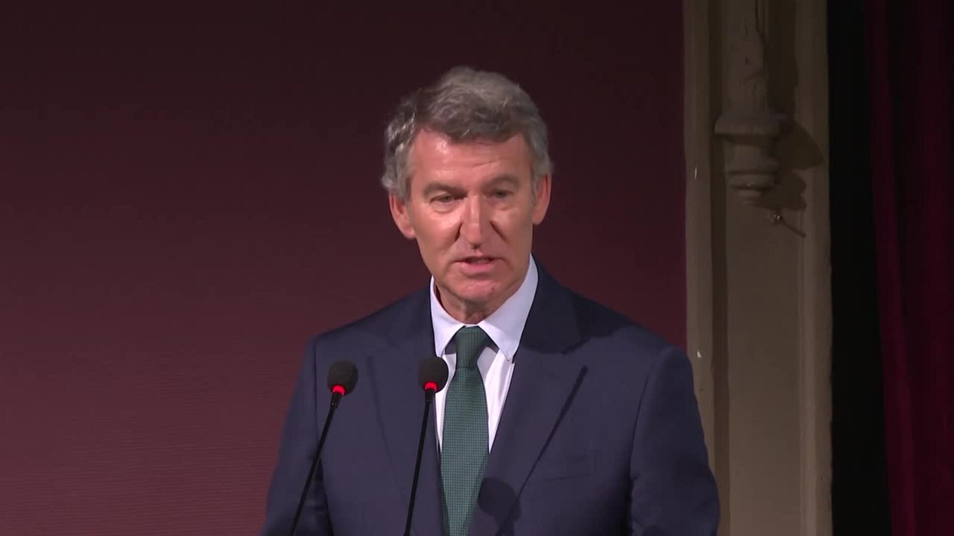 Feijóo denuncia "la degradación" con Sánchez: "Es urgente oxigenar a España de autoritarismo"