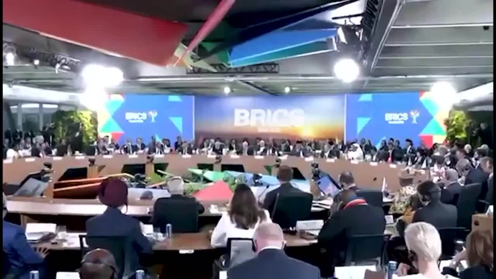 Trump impondrá un arancel adicional del 10% a los países que "se alineen" con los BRICS