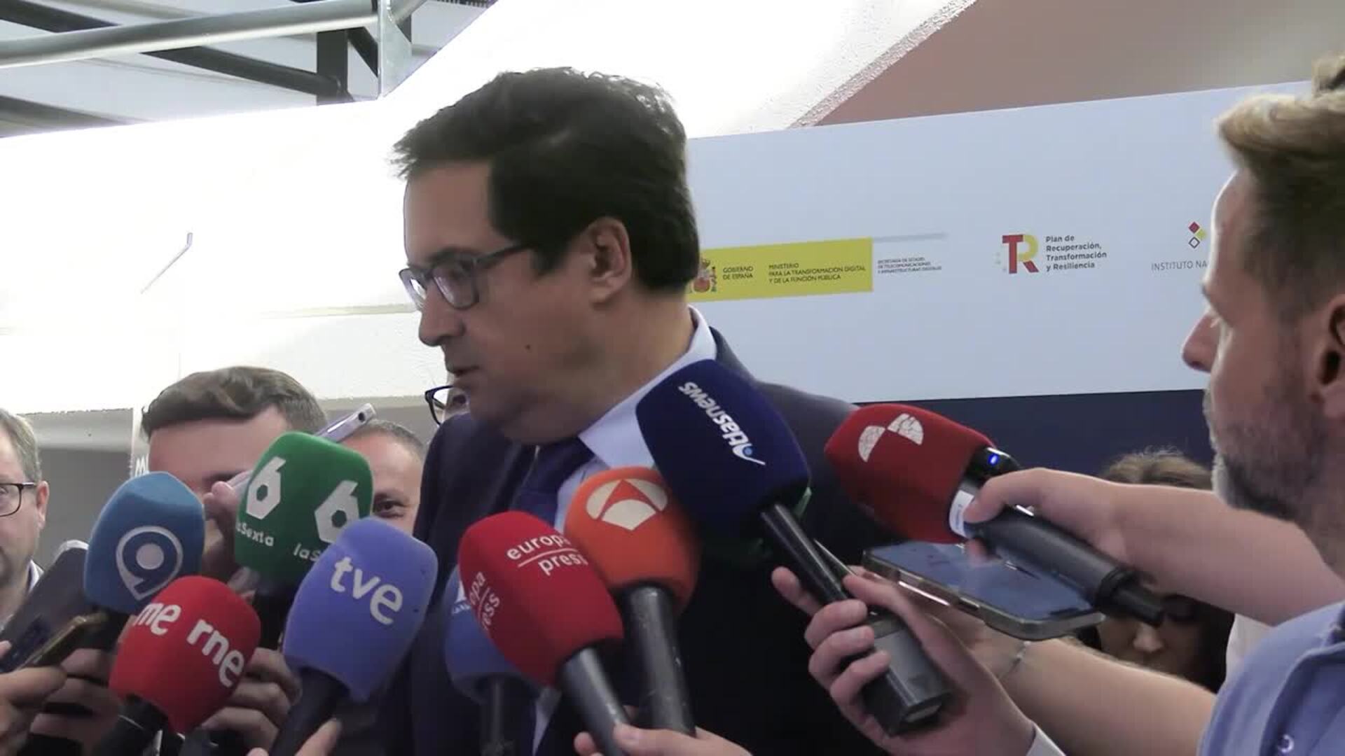 Óscar López ve "espectacular" los más de 22 millones de ocupados