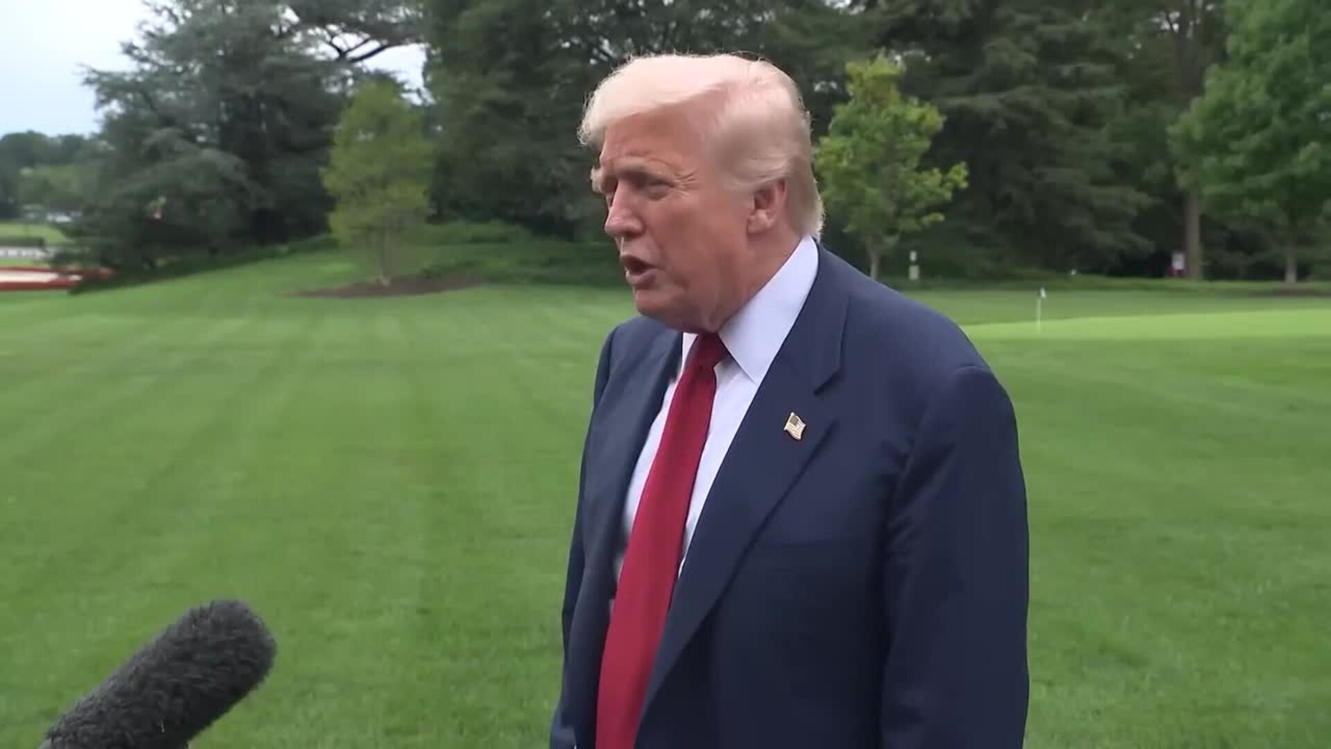 Trump niega genocidio en Gaza y defiende que EEUU es el país que quiere "alimentar" a gazatíes