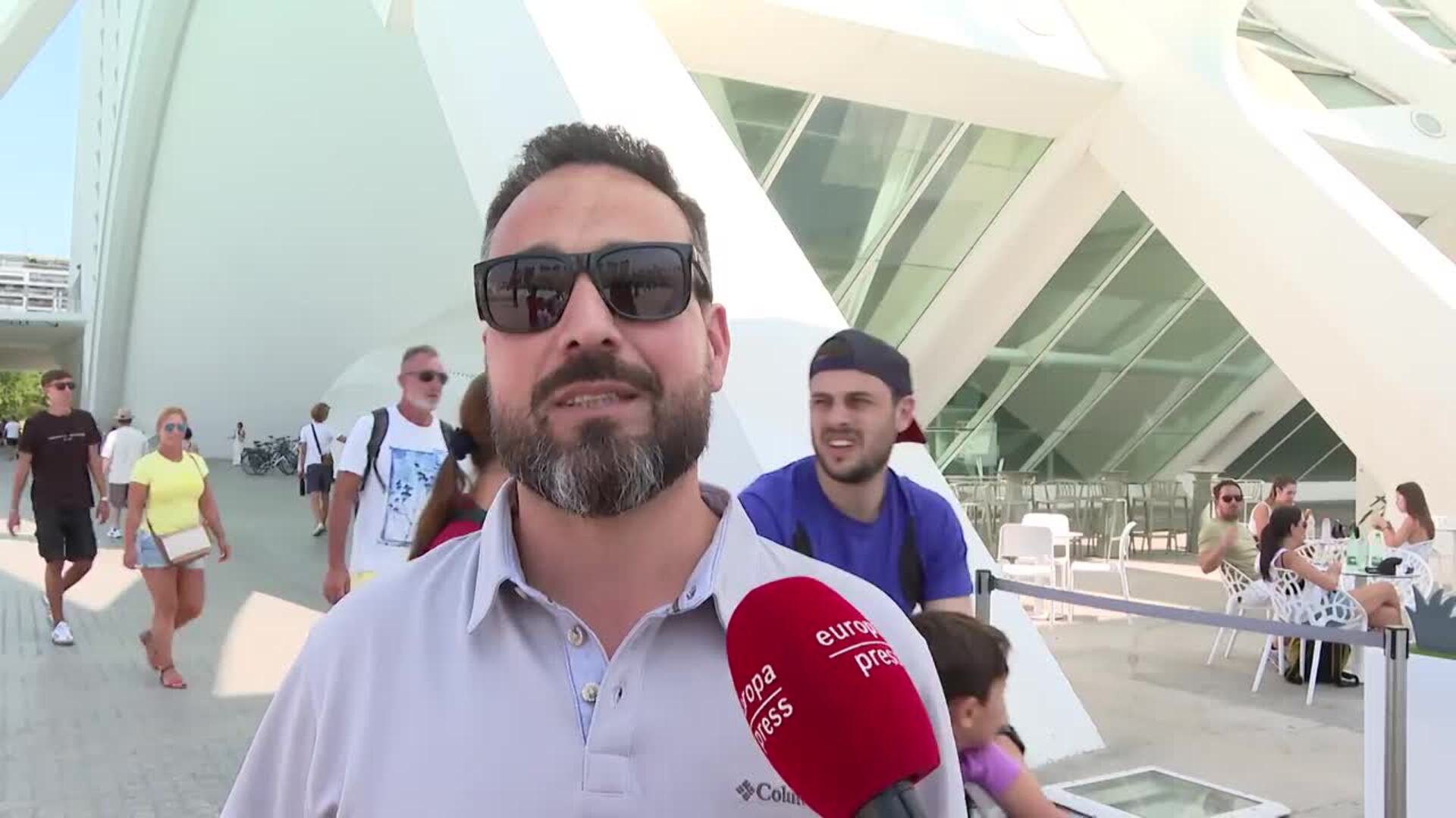 Personas explican cómo combaten el calor en València: "Lo llevo fatal"