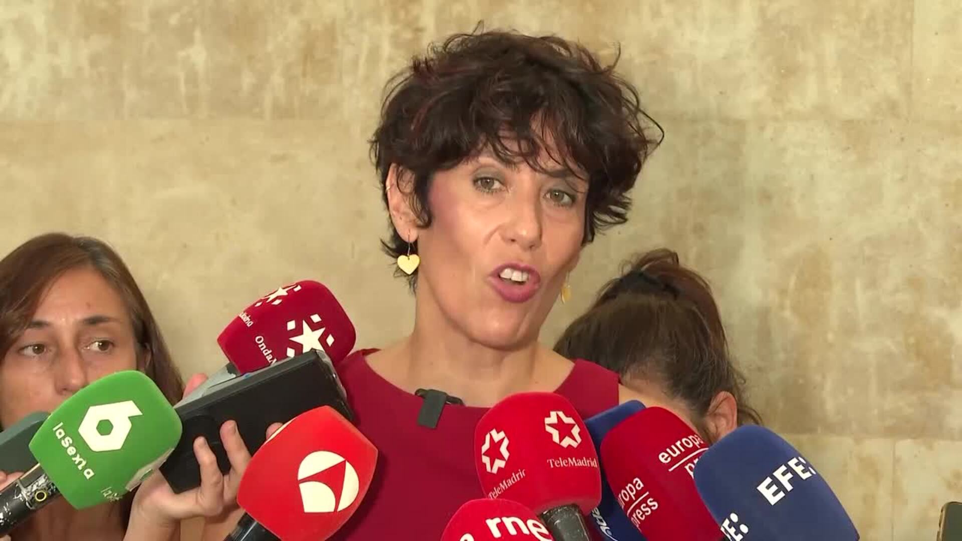Saiz denuncia una pancarta con simbología nazi contra los menores migrantes derivados