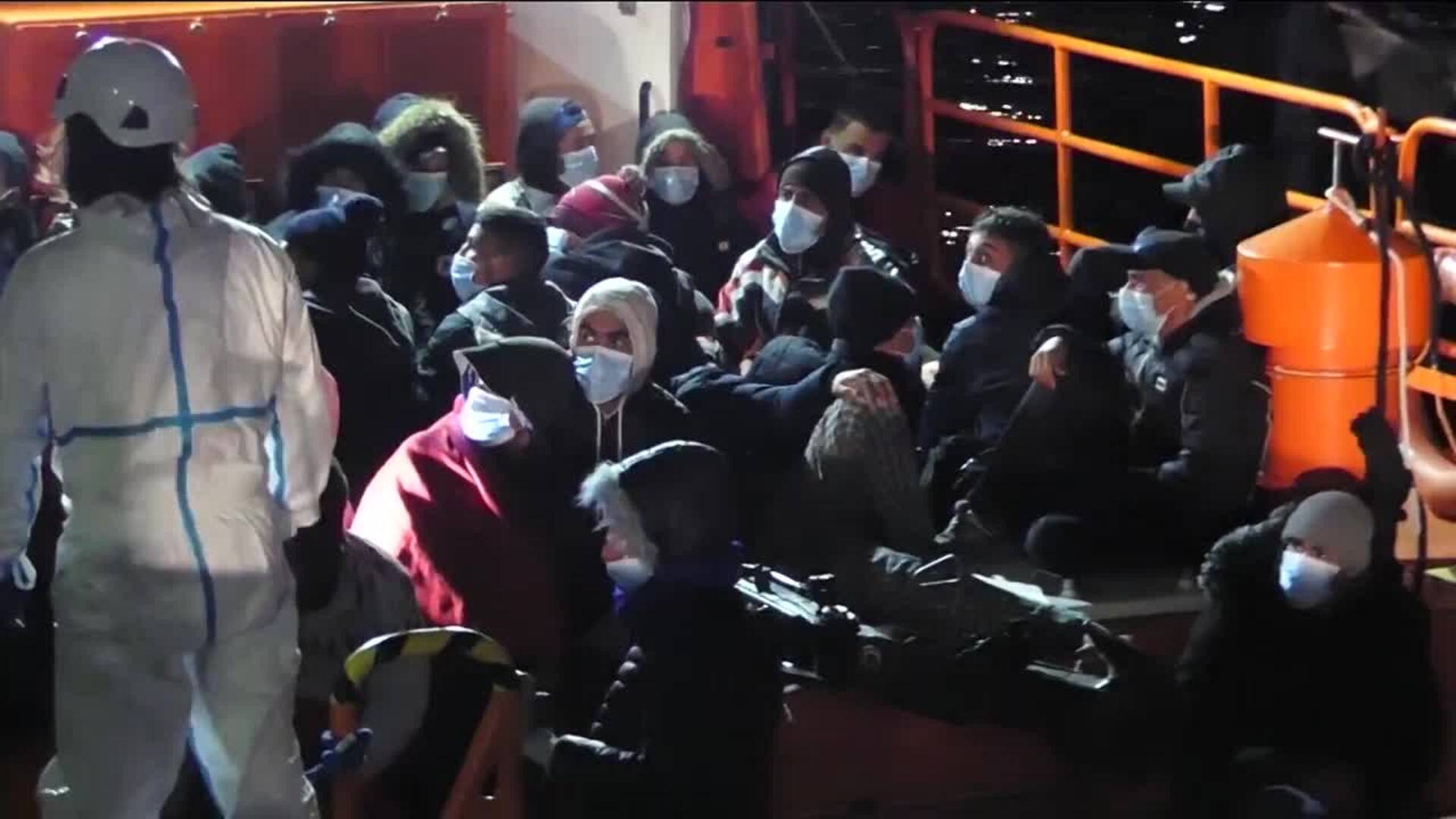 Las llegadas de inmigrantes irregulares a España caen casi un 30% y se disparan en Baleares