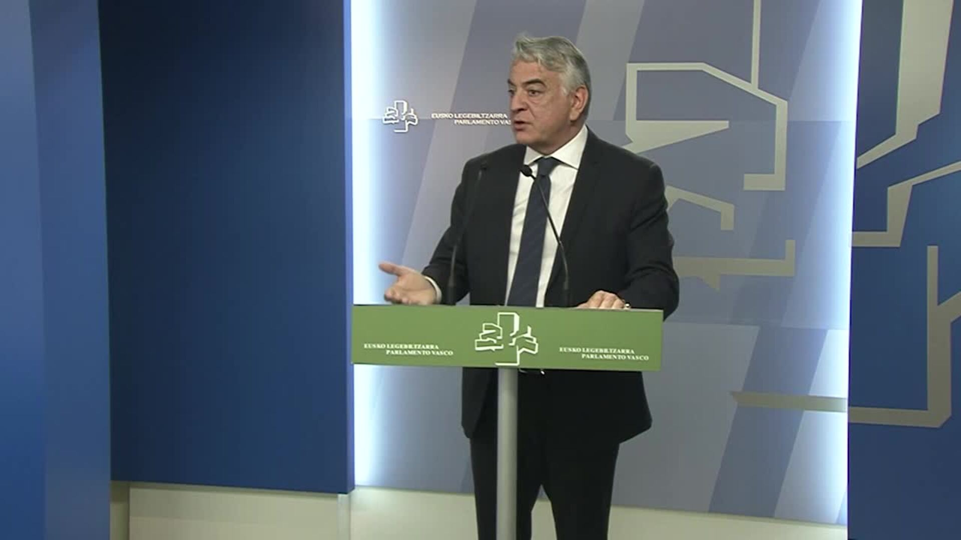 De Andrés dice a Pradales que la actitud "hostil" del PNV al PP dificulta una relación "fluida"