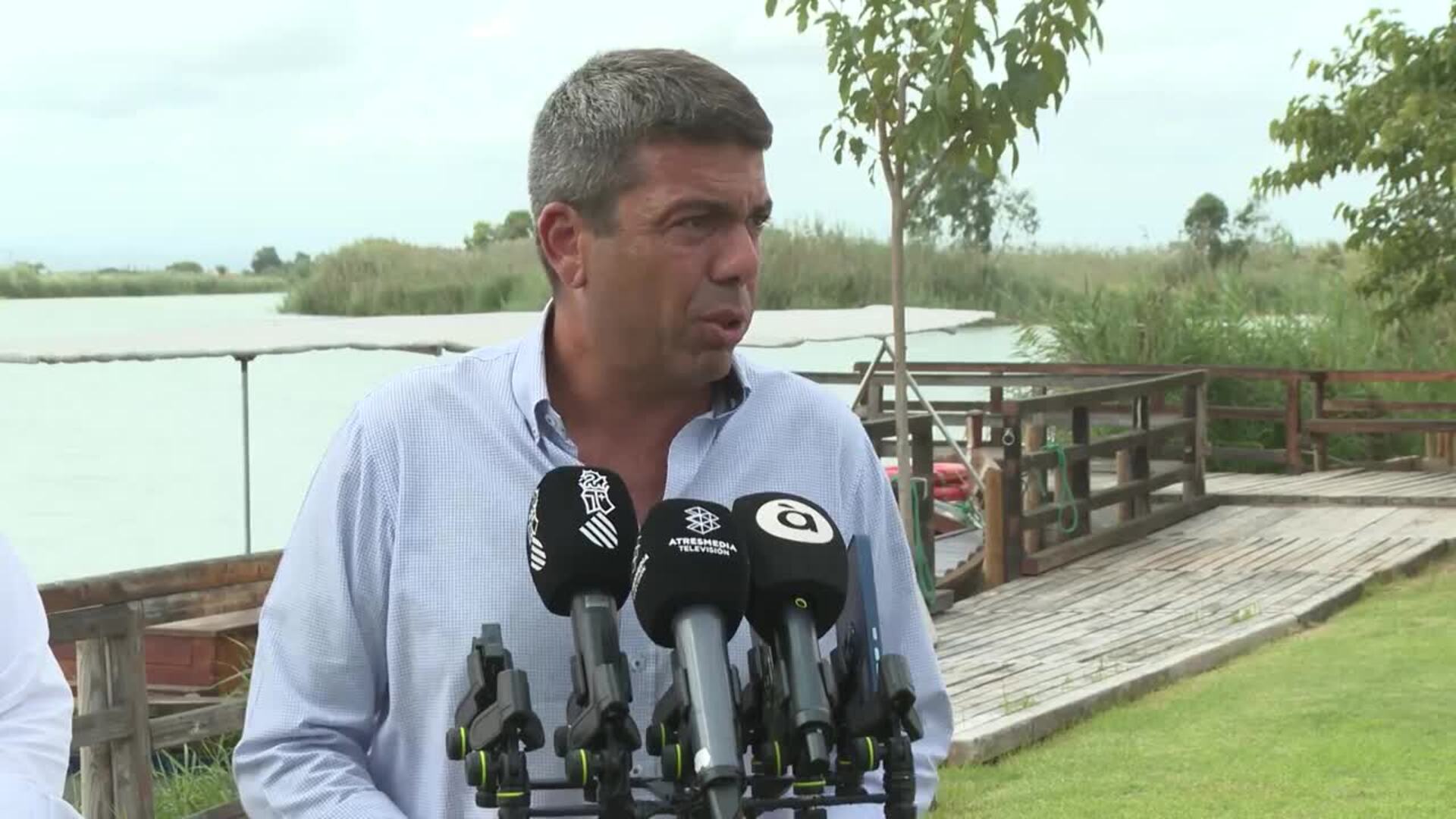 Mazón replica a Illa sobre la relación entre comunidades: "No vamos a vivir de rodillas"