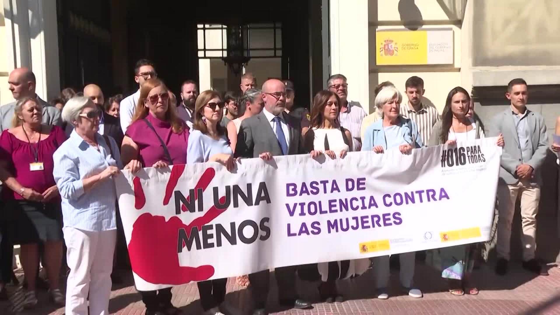 Francisco Martín preside el minuto de silencio por los dos últimos casos de violencia de género
