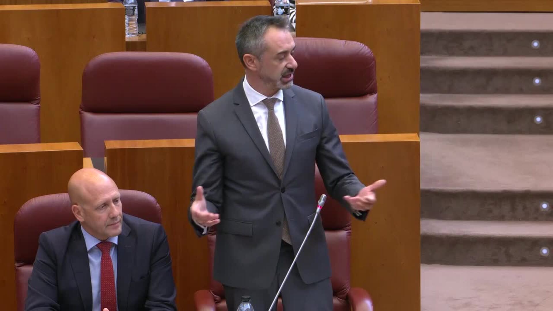 Mañueco recuerda a Vox que se "bajó del barco" frente a las críticas por falta de presupuestos