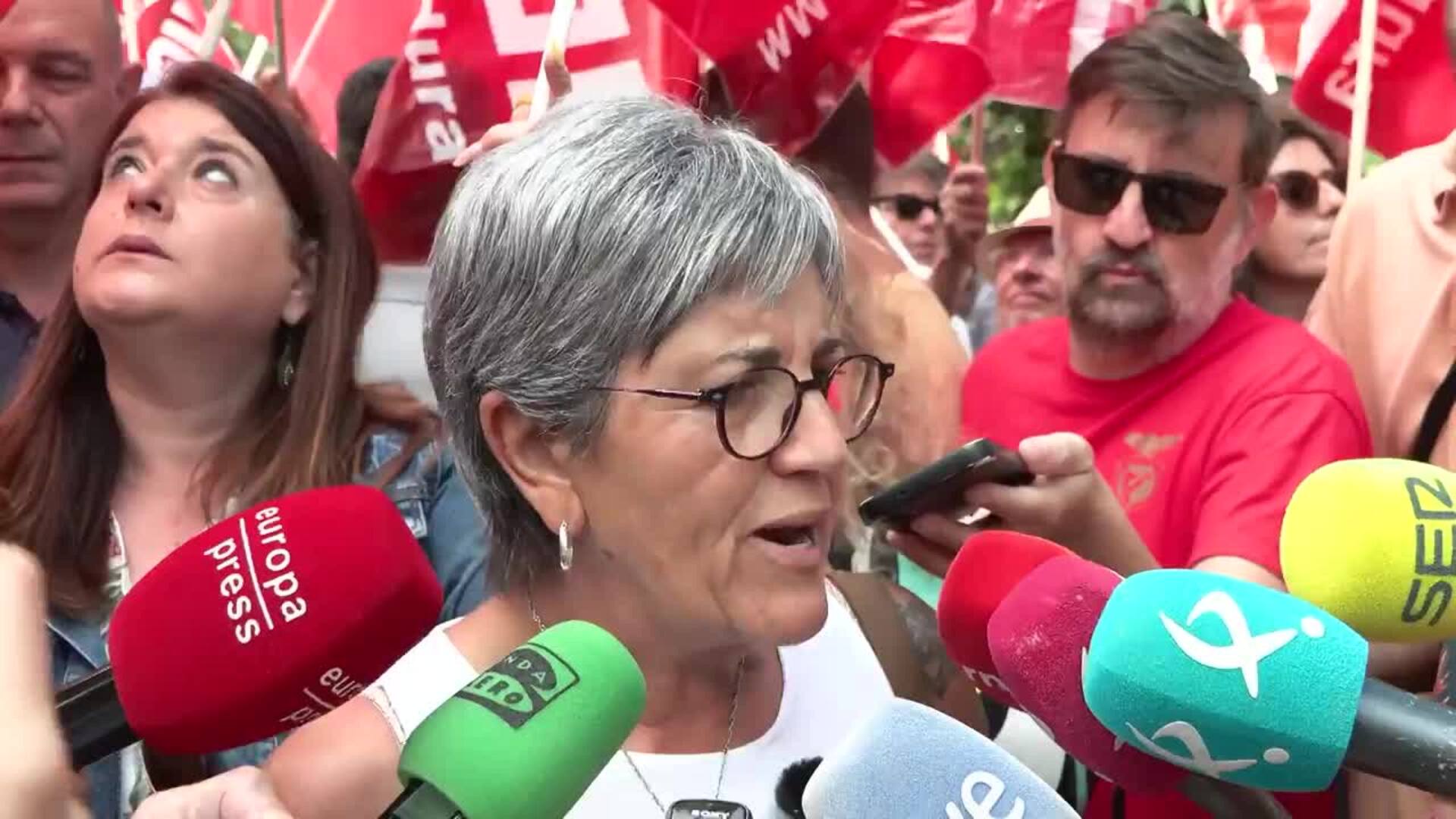 UGT y CCOO reclaman la reducción de la jornada y exigen que "no se hurte" debate parlamentario