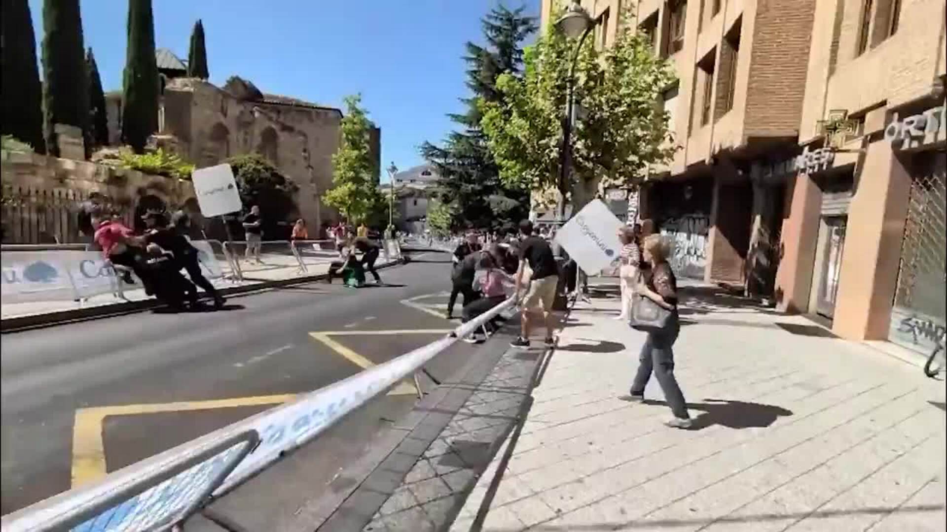 La Policía intercepta a varios manifestantes pro Palestina en Valladolid