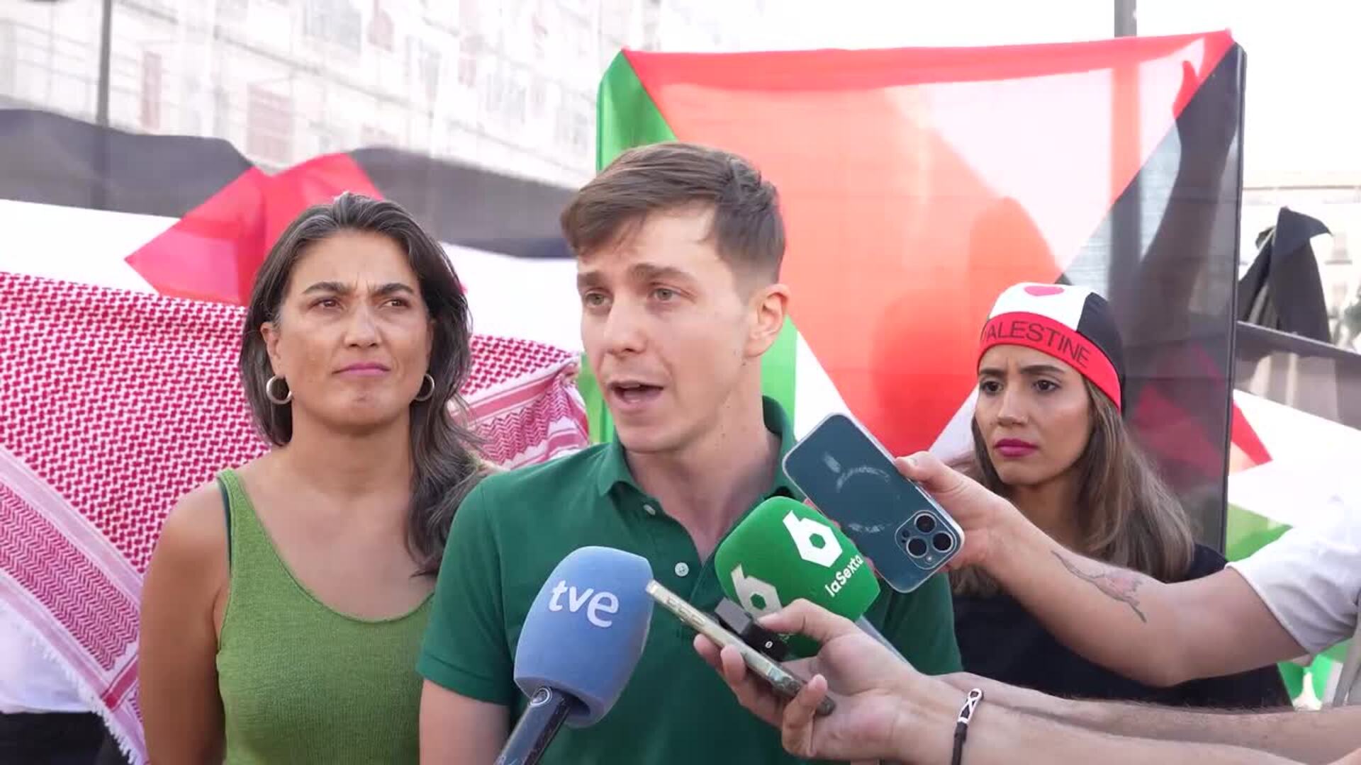 Más Madrid despliega una lona en Sol en apoyo a Gaza: "Sí, es un genocidio. Palestina libre"
