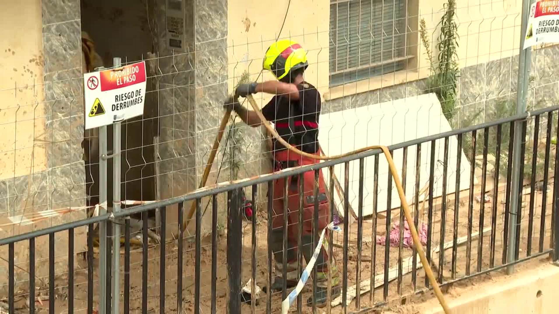 Un incendio en edificio de Torrent precintado y en ruina por daños en la dana deja dos heridos
