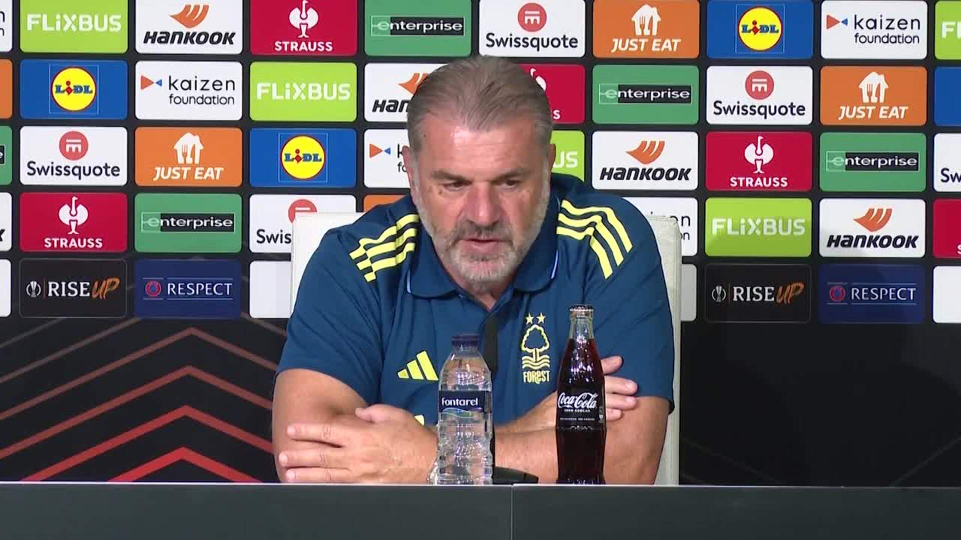 Postecoglou alaba a Pellegrini: “Es un caballero de los pies a la cabeza”