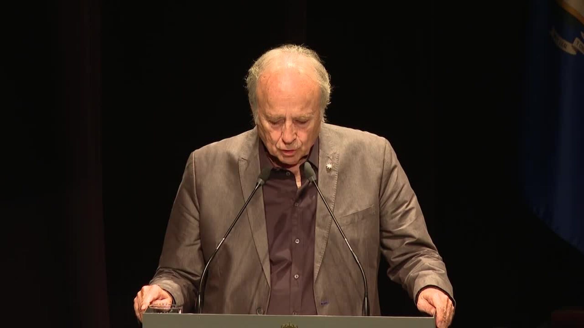 Serrat: "Nuestros representantes están adoptando posiciones que no ayudan"