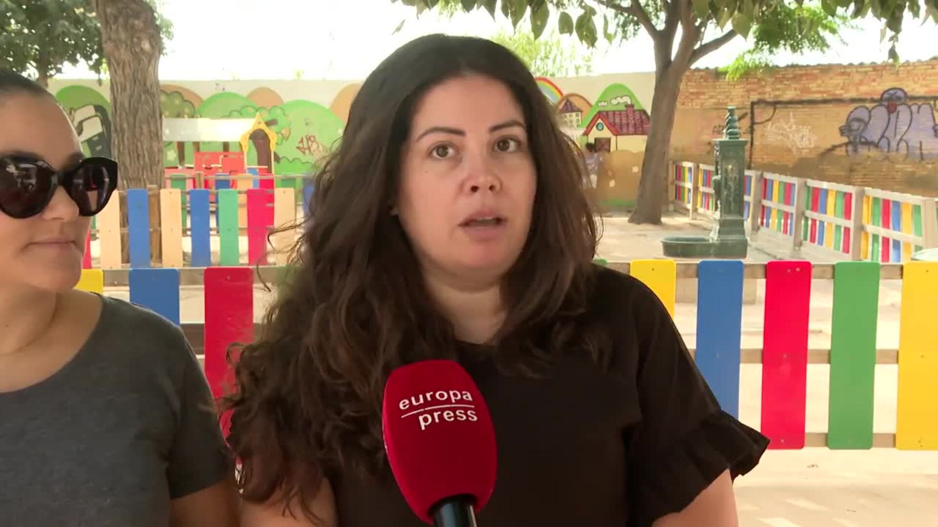 Unas madres afectadas por dana reaccionan a la suspensión de clases por alerta de lluvias