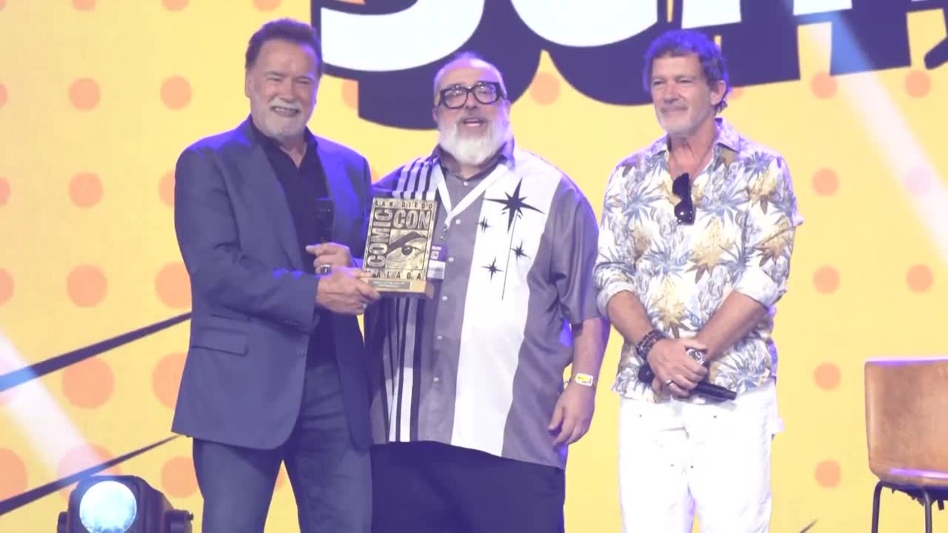 Schwarzenegger pone el 'broche de oro' a la SDCC en un evento con Antonio Banderas