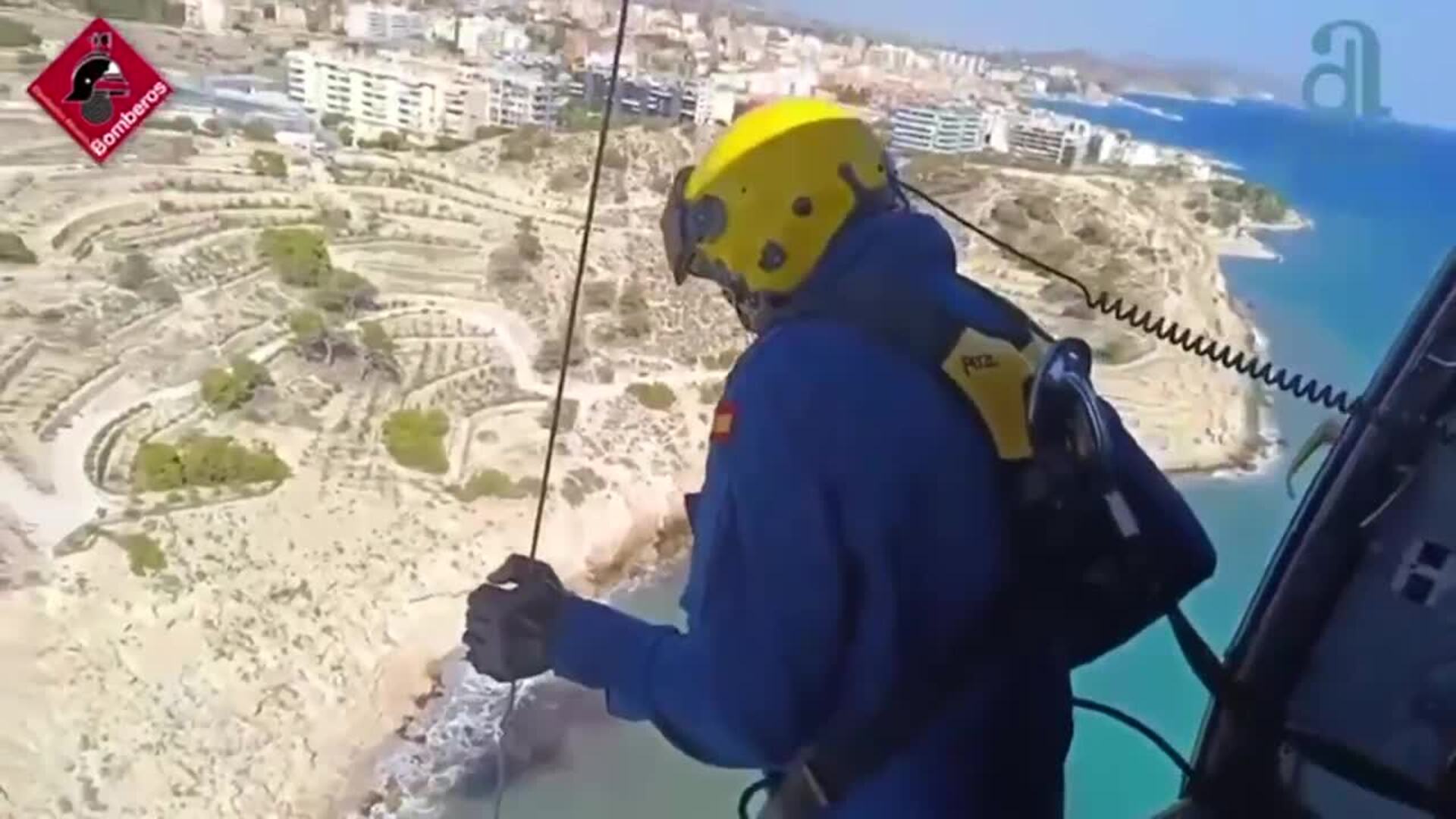 Rescatan en helicóptero a un escalador lesionado en una mano en el acantilado de La Vila Joiosa