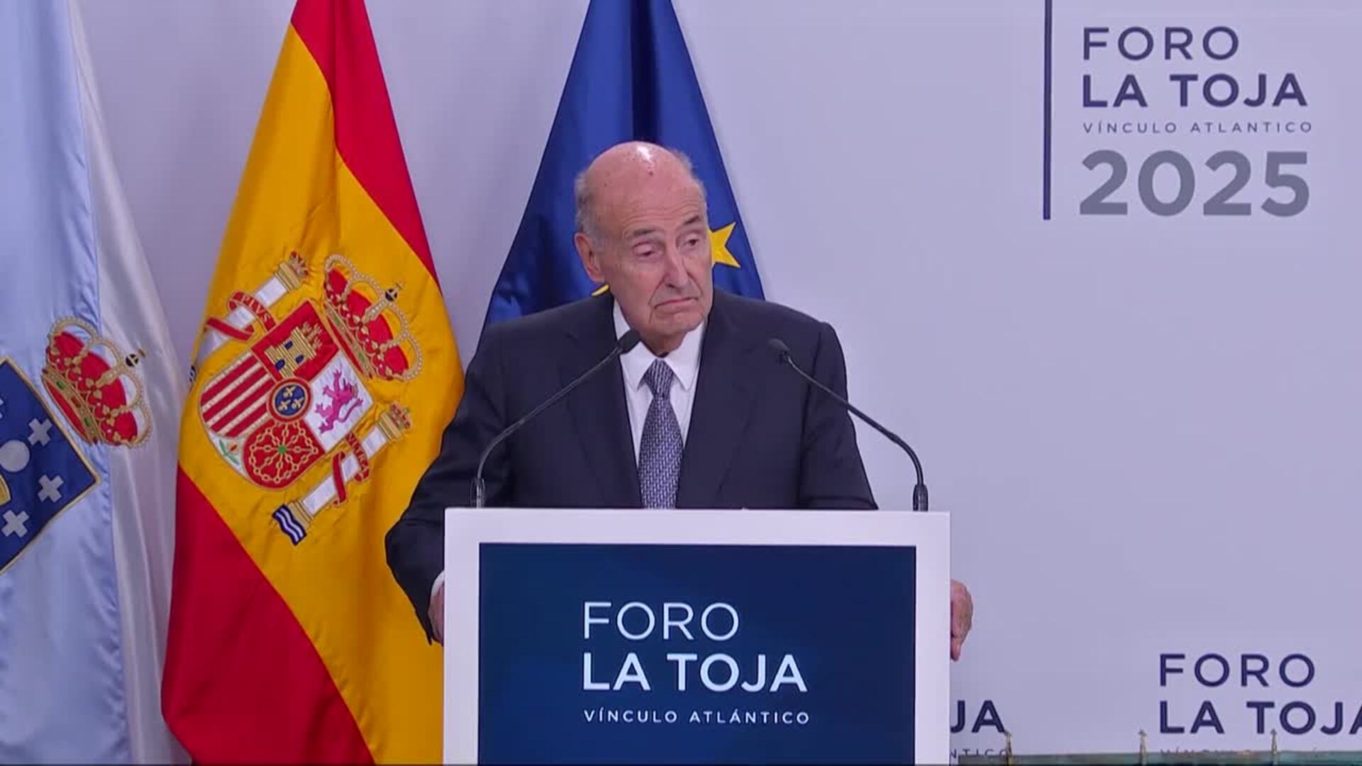 Roca pone en valor la Constitución, que "añora el diálogo y el consenso que la hizo posible"