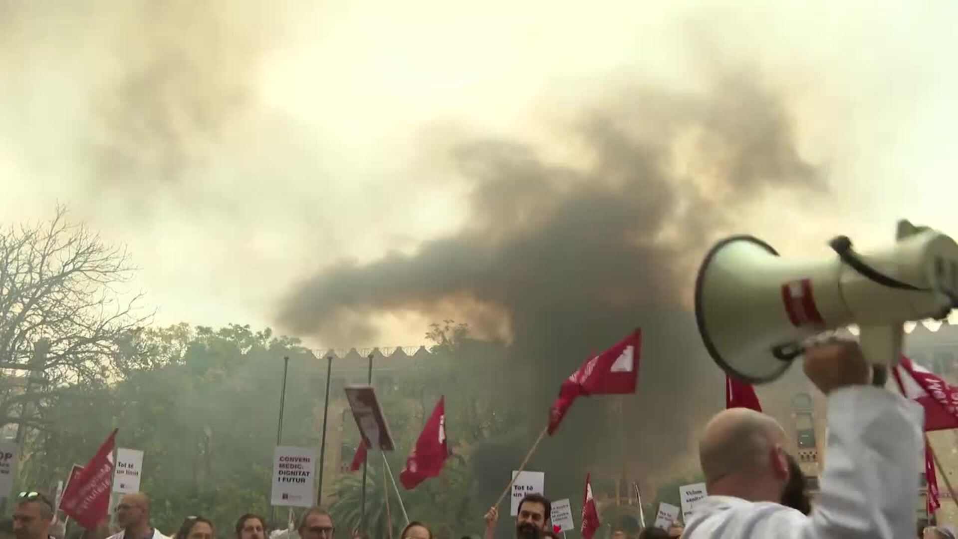 Más de 300 médicos piden en Barcelona un convenio propio