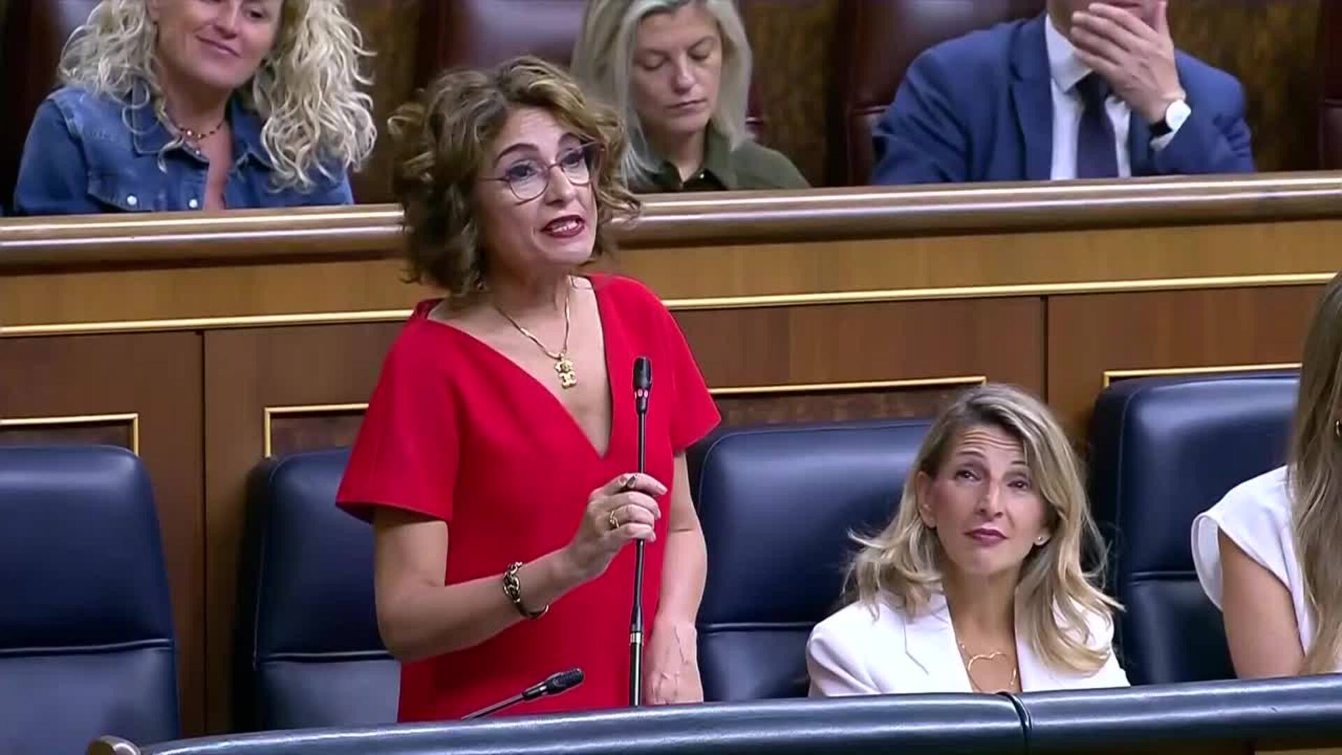 El PP afea a Montero las prórrogas de los PGE y la ministra reitera que presentará el de 2026