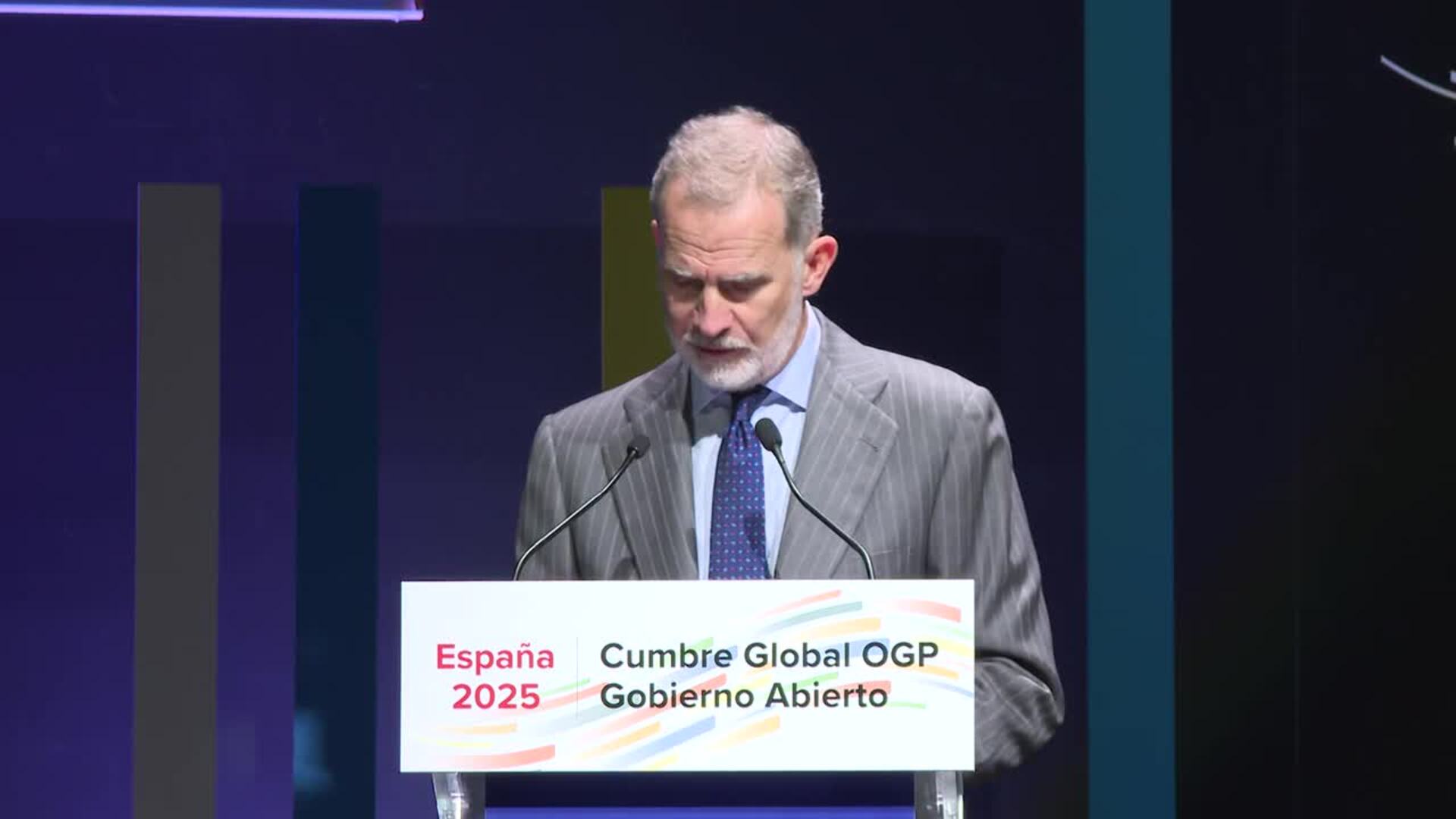 El Rey apela al "compromiso colectivo" para defender la democracia frente a los "populismos"