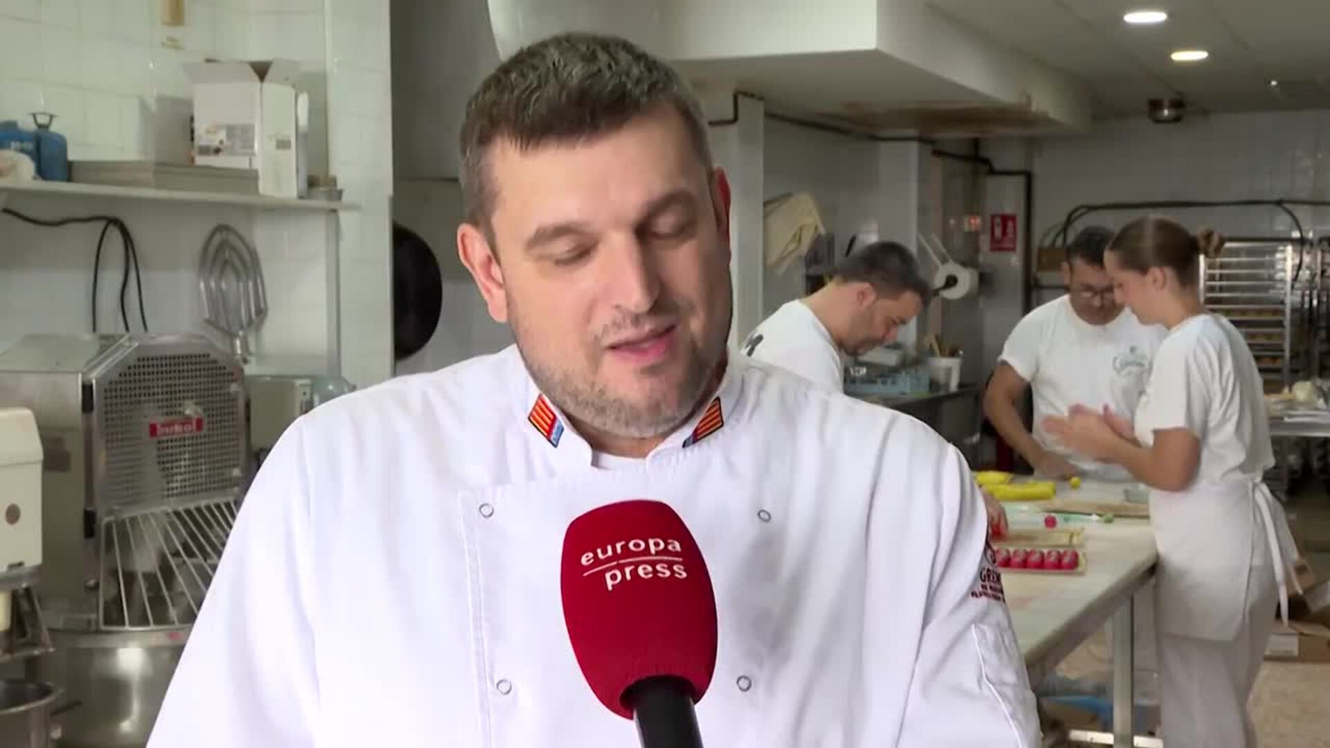 Pastelerías de la zona de la dana vuelven a celebrar la tradicional 'mocadorà'