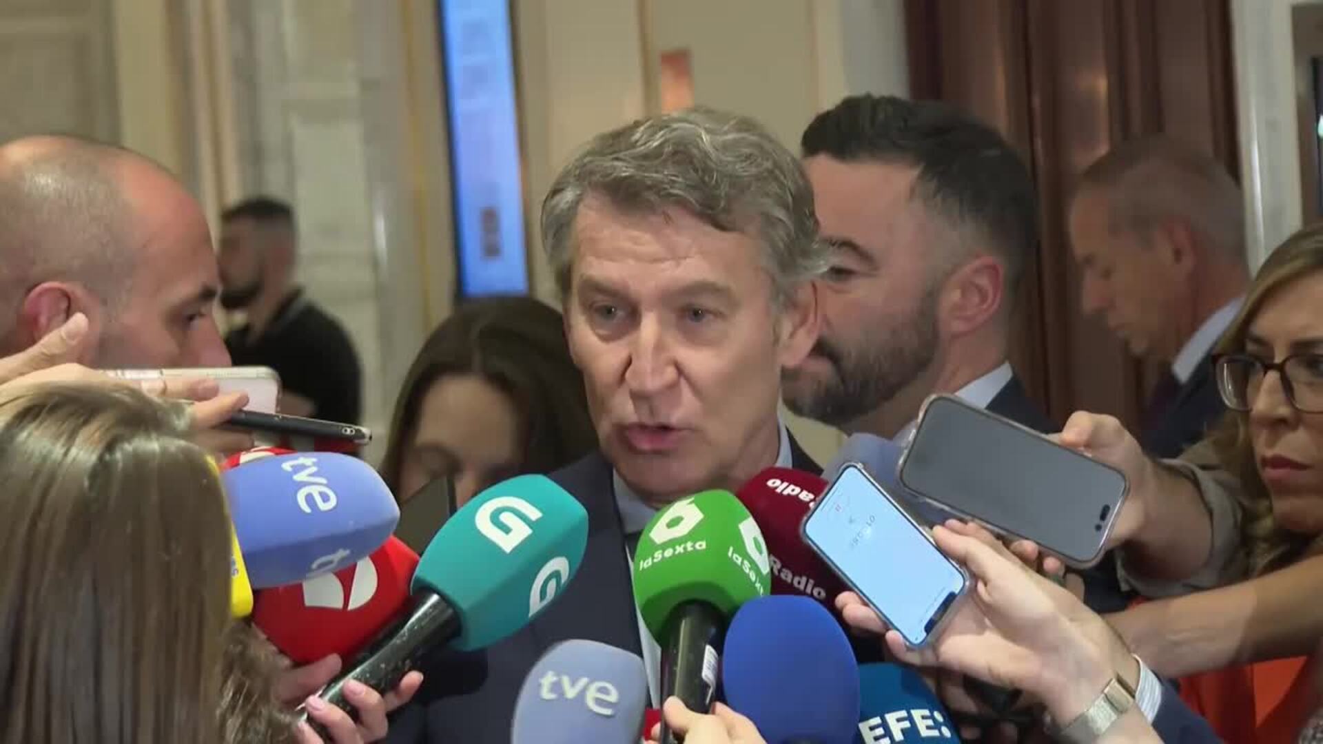 Feijóo critica que Ábalos siga de diputado y comparte el "estupor" del juez Puente