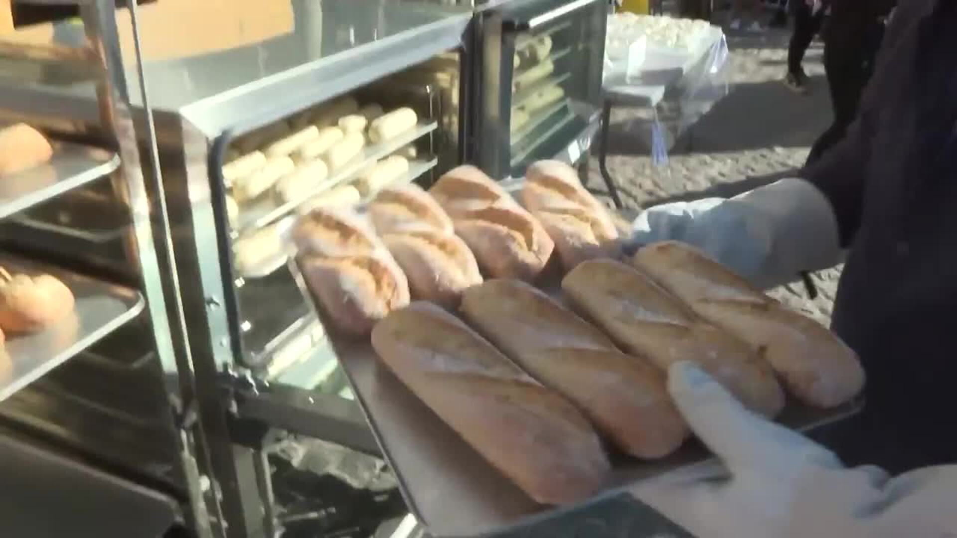21 DISTRITOS y ASEMAC organizan un amasado participativo en Casa de la Panadería