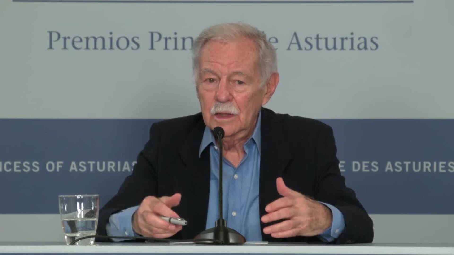 Mendoza reivindica el humor como un oficio serio
