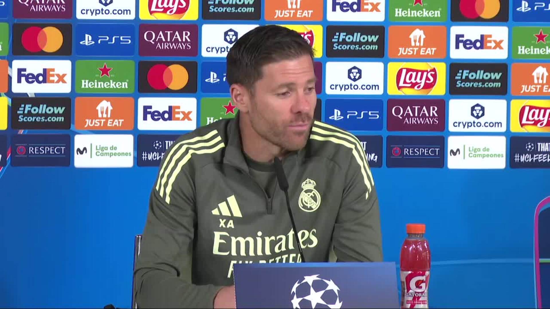 Xabi Alonso: "Estoy muy contento de ver a Vinícius disfrutar y sonreír"