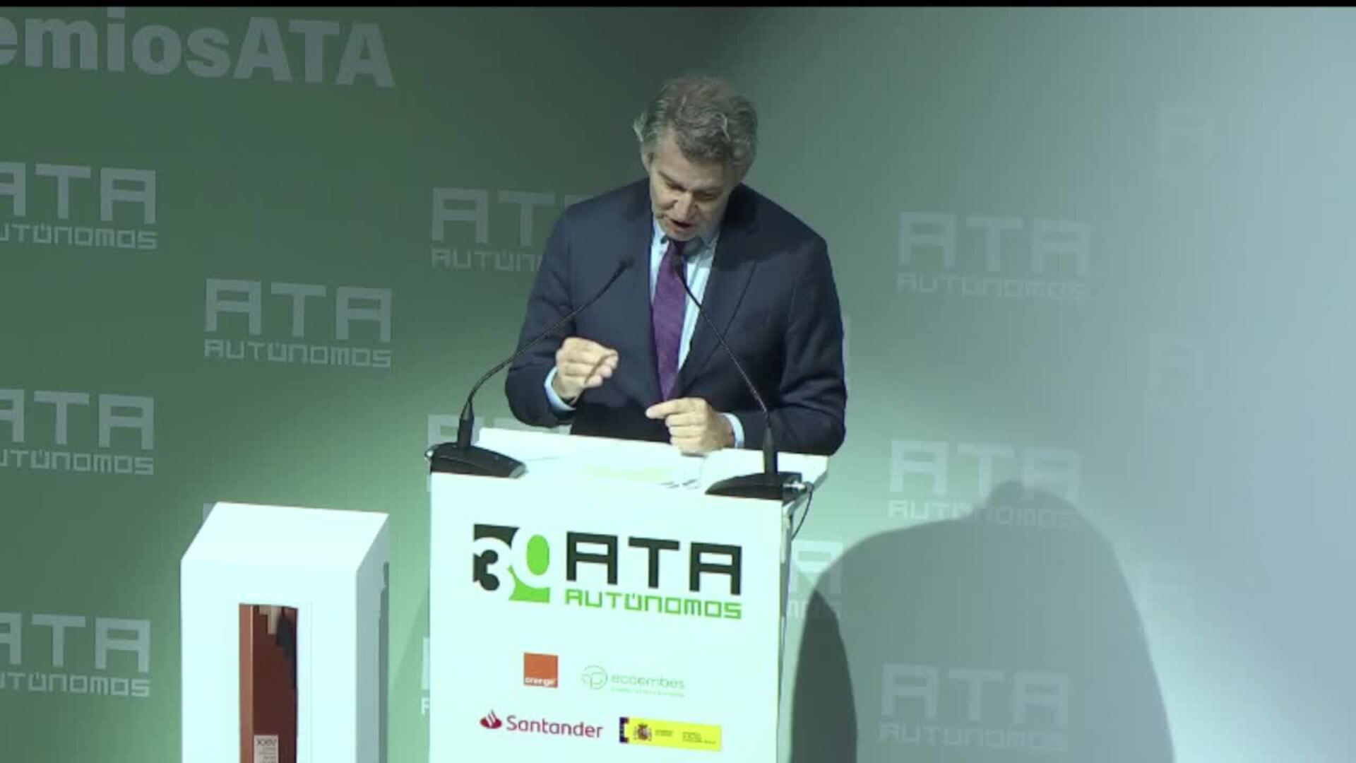 Feijóo critica presión a autónomos mientras ministros "contrataron vicios con dinero público"