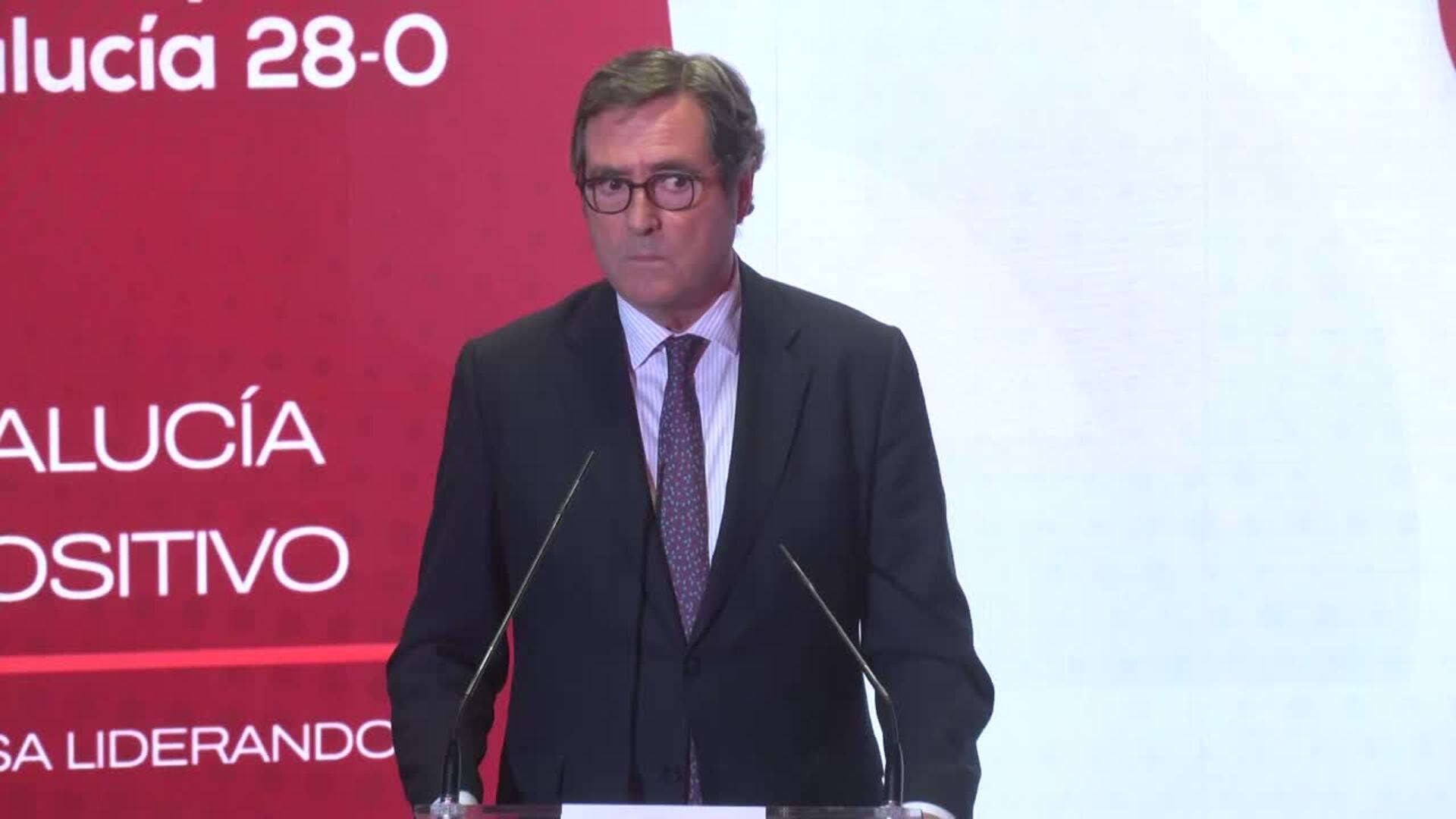 CEOE reprocha al Gobierno que tome medidas sin valorar costes: "Queremos subir los salarios"